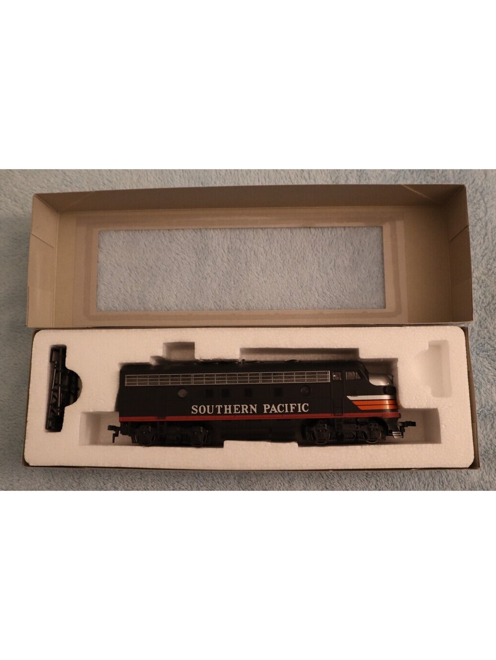HO Stewart, F7A PHASE I Diesel Locomotive, Southern Pacific,  Black Widow 9160